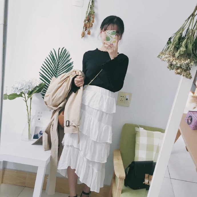 一生忱词：初秋女生搭配