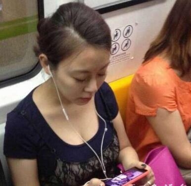 喜欢这类胸大的不张扬的美女