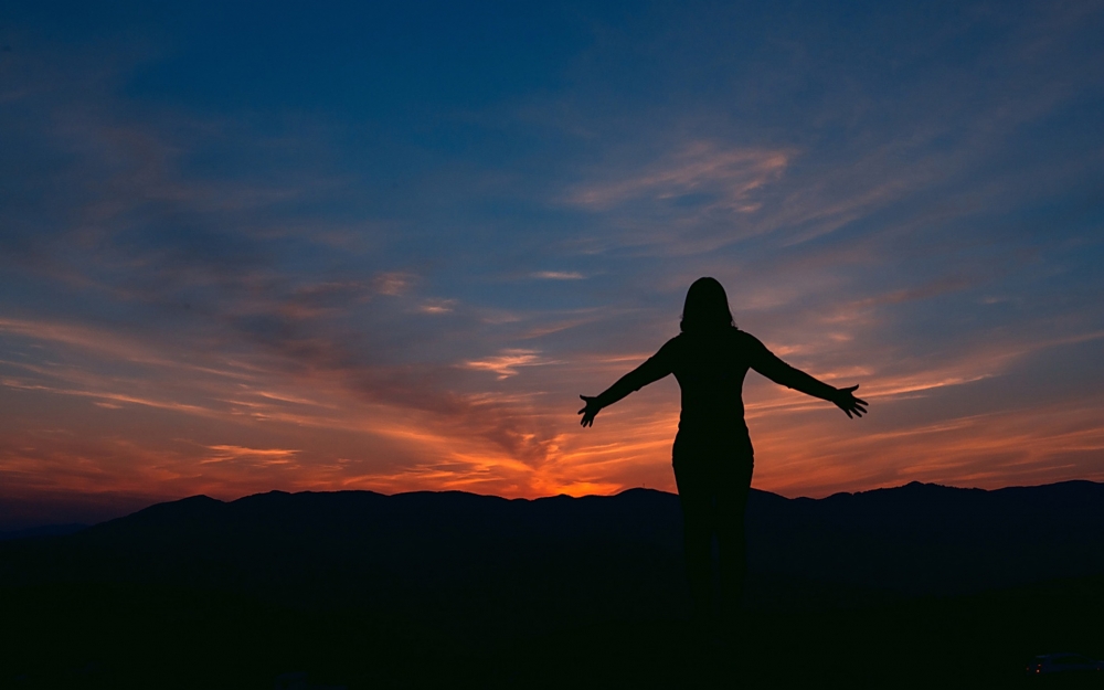夕阳下的唯美剪影风景高清桌面壁纸