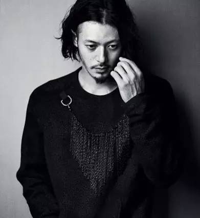 清爽的男士露额发型设计
