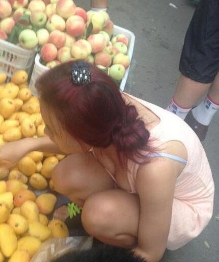 美女你的芒果掉了