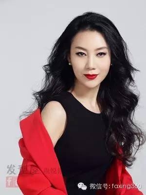 长发怎么烫卷好看？时尚靓丽的长发卷发简约唯美又迷人