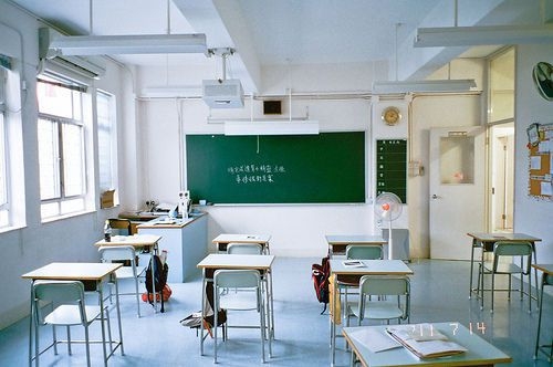 装满青春记忆的校园教室小清新图片