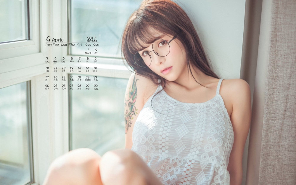 2017年4月清纯美女夏美酱蕾丝睡衣写真日历壁纸