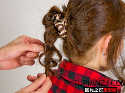 直发怎么扎发好看 七步轻松换造型