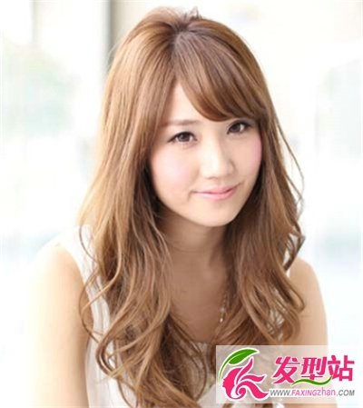 长发女生时尚发型设计 卷发或者直发都一样有魅力