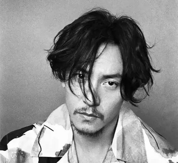 清爽的男士露额发型设计