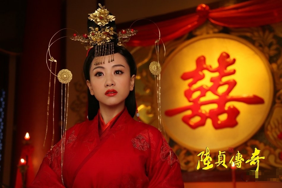 身穿红色嫁衣的优雅女星杨蓉图集