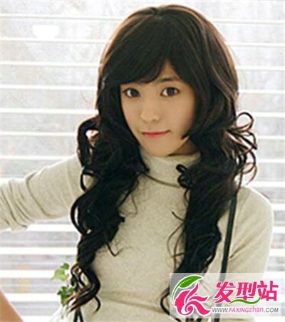 长发女生时尚发型设计 卷发或者直发都一样有魅力
