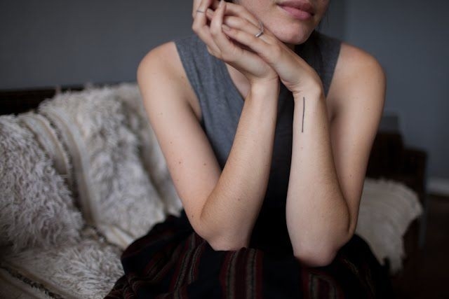 女人手臂超级简单的纹身