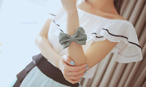 唯美姿态的个性女生图片_唯美小女生