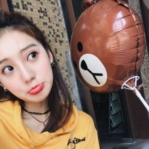 气质清新长发美女微信头像