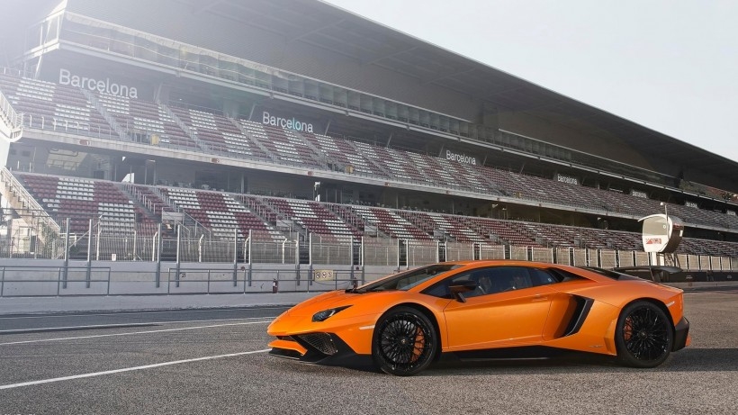 2016兰博基尼 Aventador LP750-4 SV汽车桌面壁纸