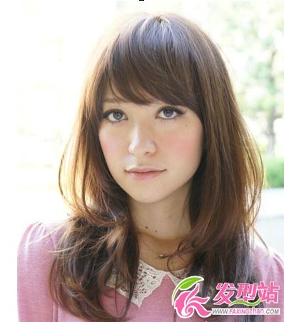 长发女生流行烫发发型 蓬松卷发修颜百搭