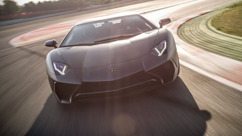 2016兰博基尼 Aventador LP750-4 SV汽车桌面壁纸