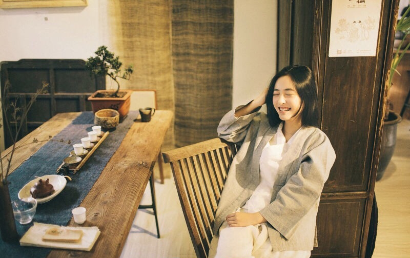 吴倩素颜美女学生装扮清纯可爱
