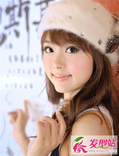 长发女生冬季帽子搭配发型 甜美时尚又保暖