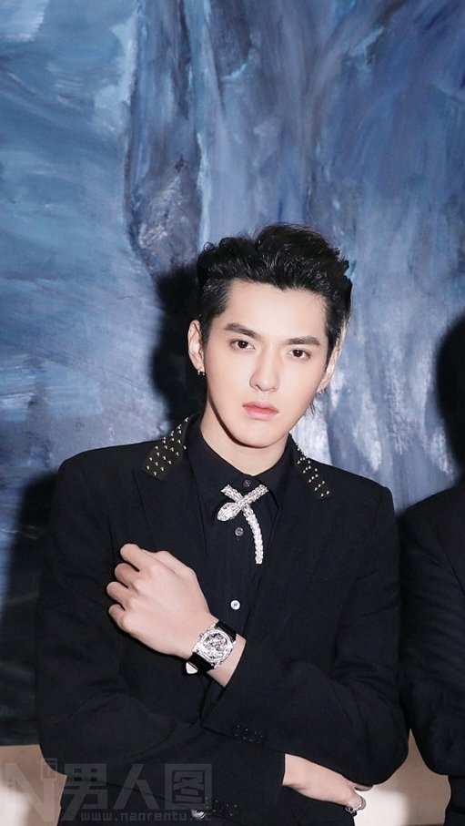 吴亦凡西服酷帅 吴亦凡西服照片