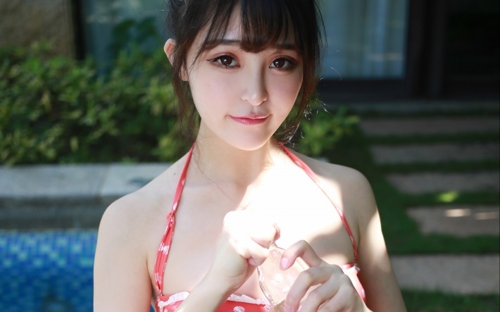 甜美美女比基尼写真图片壁纸