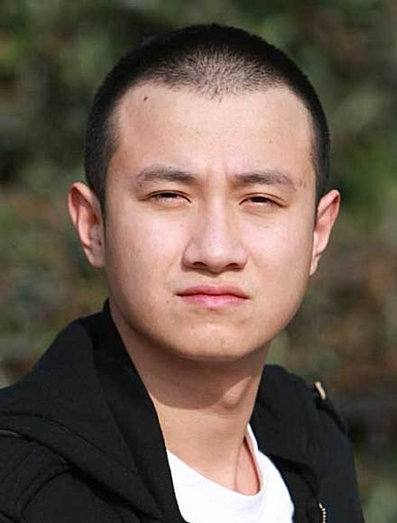 让板寸圆寸毛寸方寸来得更猛烈些吧！中外寸头帅哥大PK