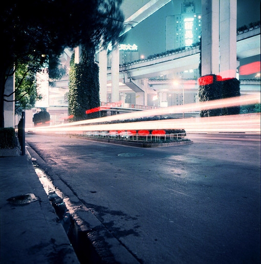 川流不息的交通道路夜景美图