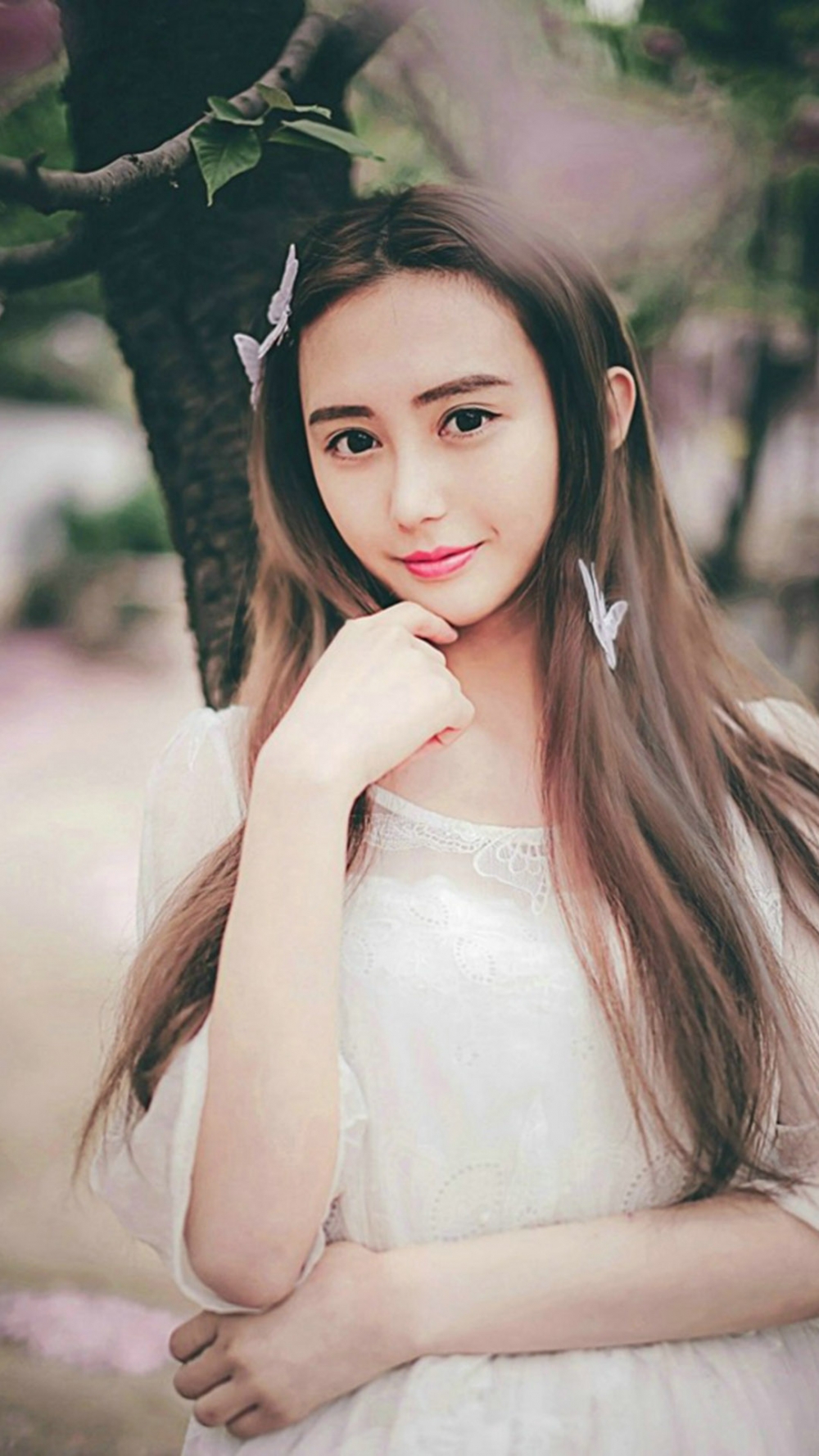 仙气十足气质美女户外写真图片手机壁纸