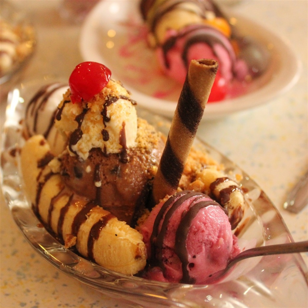 美食夏季冷饮香蕉船冰淇淋图片