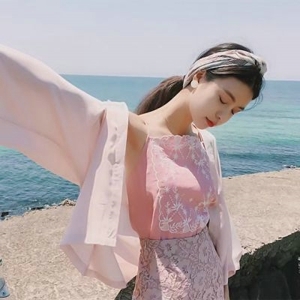 清艳脱俗唯美女生头像图片大全