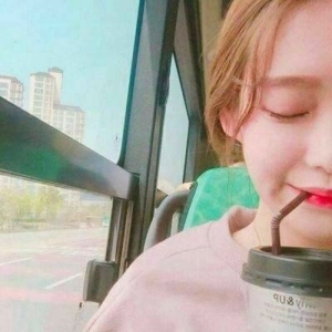 清丽绝俗唯美纯洁女生头像吧