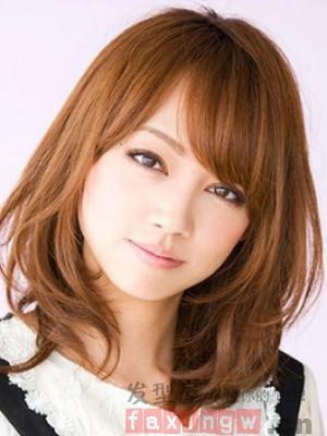 女生染什么发色好看？时尚个性化的染色发型图片