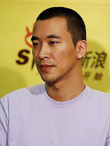 让板寸圆寸毛寸方寸来得更猛烈些吧！中外寸头帅哥大PK