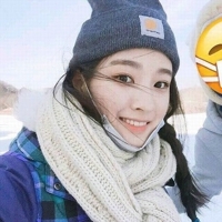 最爱的那个永远都不是身边的那一个 美女自拍头像