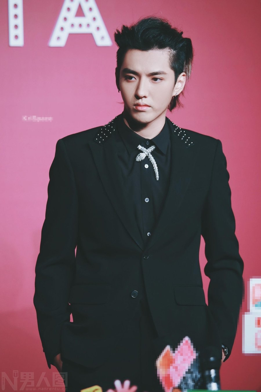 吴亦凡西服酷帅 吴亦凡西服照片