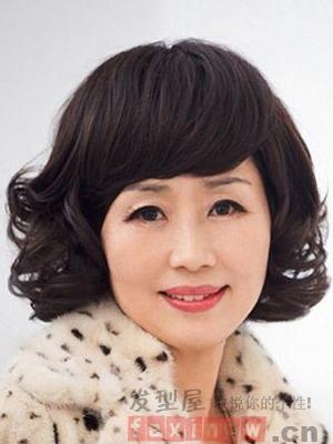 40岁圆脸女士的短发发型  款款美爆表