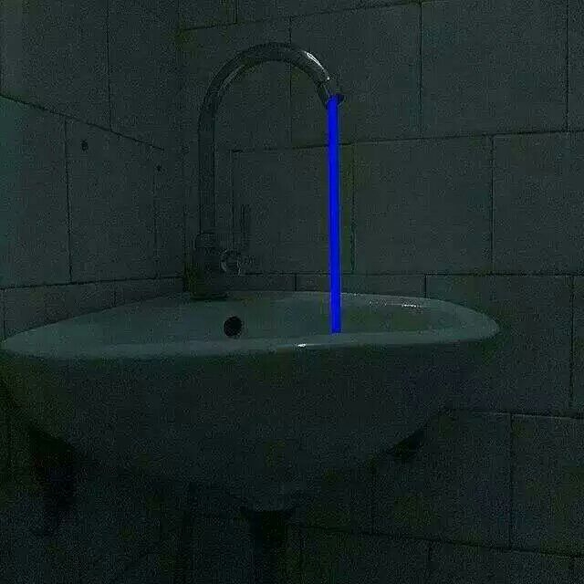 这是第一次         爱一个人爱得慷慨又自私