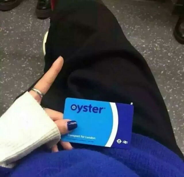 这是第一次         爱一个人爱得慷慨又自私