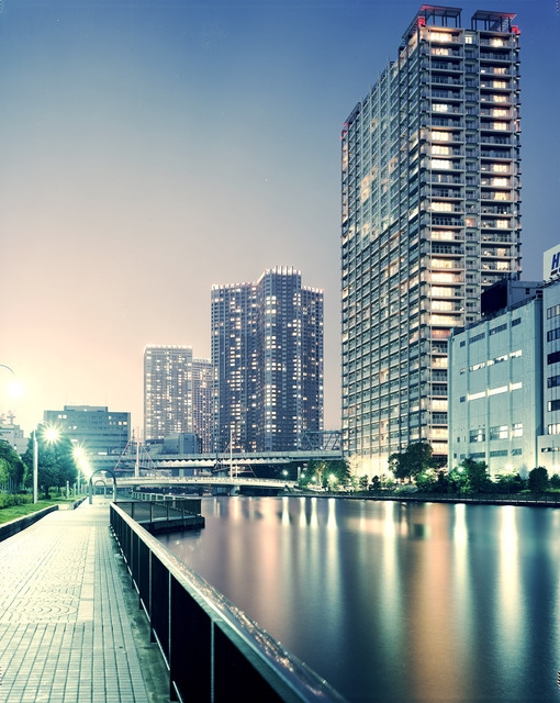 川流不息的交通道路夜景美图