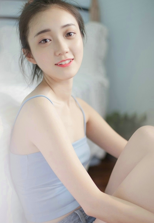 白嫩肌肤自然唯美少女性感美女图片