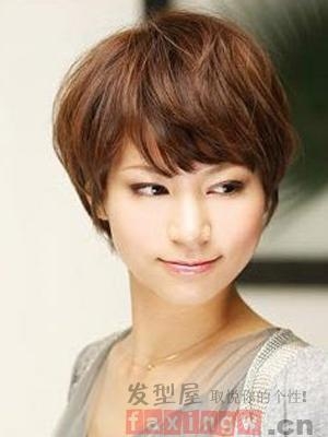 40岁圆脸女士的短发发型  款款美爆表