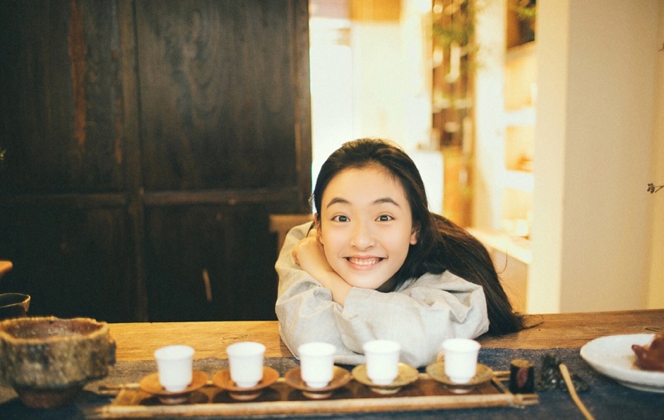 吴倩素颜美女学生装扮清纯可爱