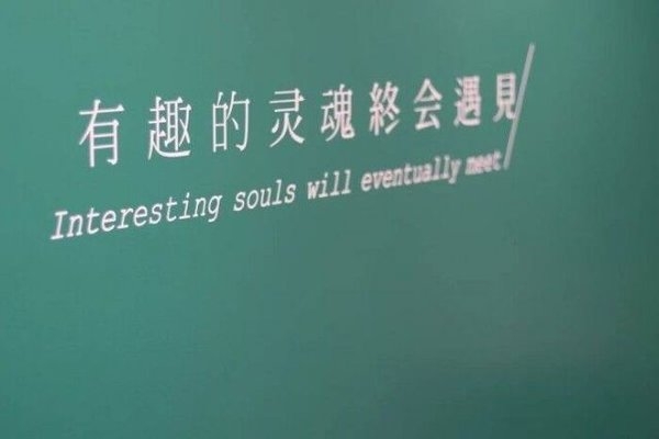 你耳机听什么，能不能告诉我。 ​​​