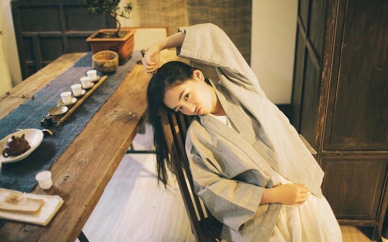 吴倩素颜美女学生装扮清纯可爱