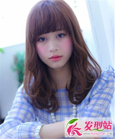 甜美系女生必备发型 清新可爱发型让你更出众