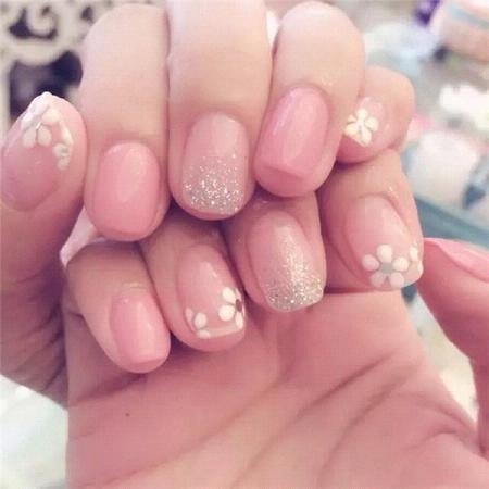 2016冬季美甲图片大全小清新系 鲜花唯美美甲图片大全