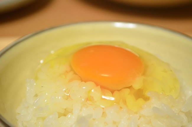 生鸡蛋拌饭高清图片