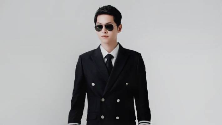 宋仲基帅气机长制服写真电脑壁纸