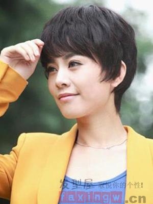 40岁圆脸女士的短发发型  款款美爆表