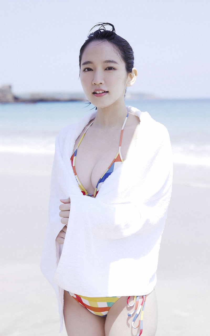 日本美女吉岡里帆泳装写真手机壁纸下载