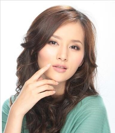 45岁中年女性适合的大卷烫发发型，减龄显年轻