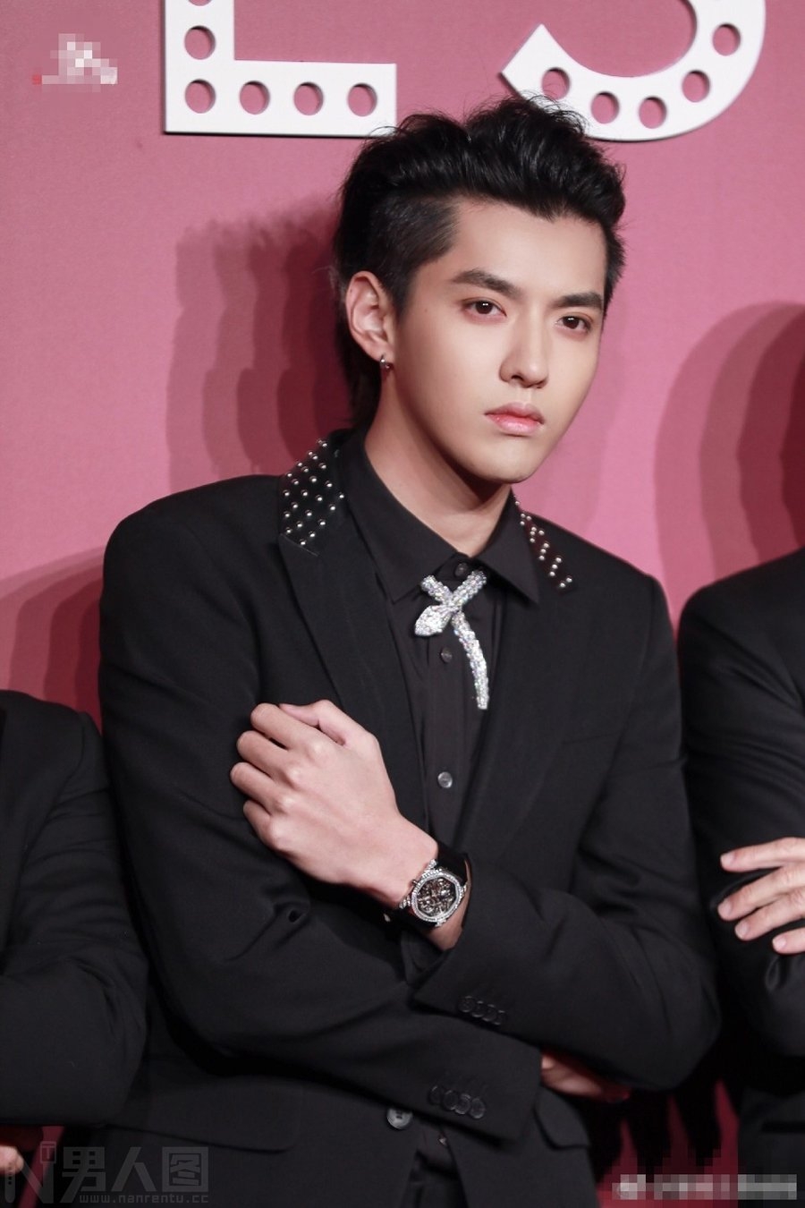 吴亦凡西服酷帅 吴亦凡西服照片
